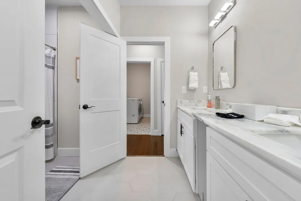 New Luxury Family Friendly Home Centrally Located