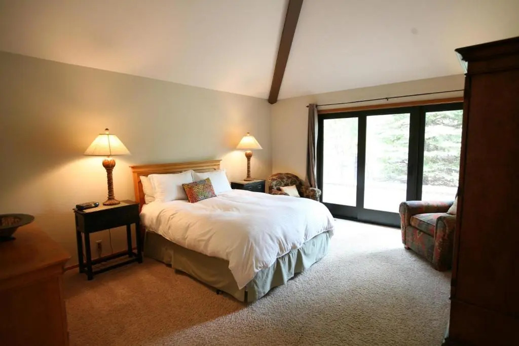 10 Tan Oak-AC-Hot Tub-3BR/3BA