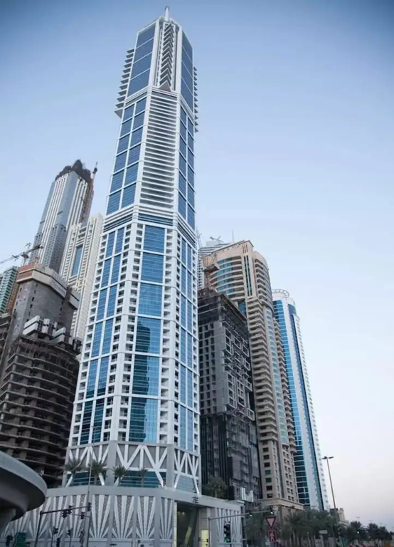 Amazing Gateway in the Marina Dubai