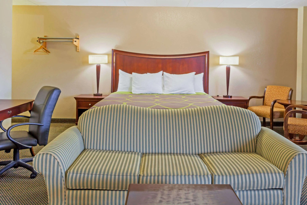 Super 8 by Wyndham Manassas