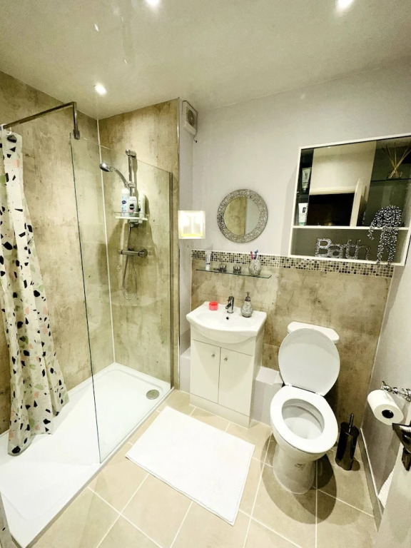 NKN Cosy Maisonette Dartford Station Free Parking