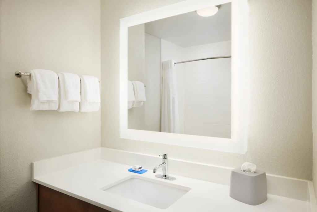 Holiday Inn Express Hotel & Suites Panama City-Tyndall by IHG