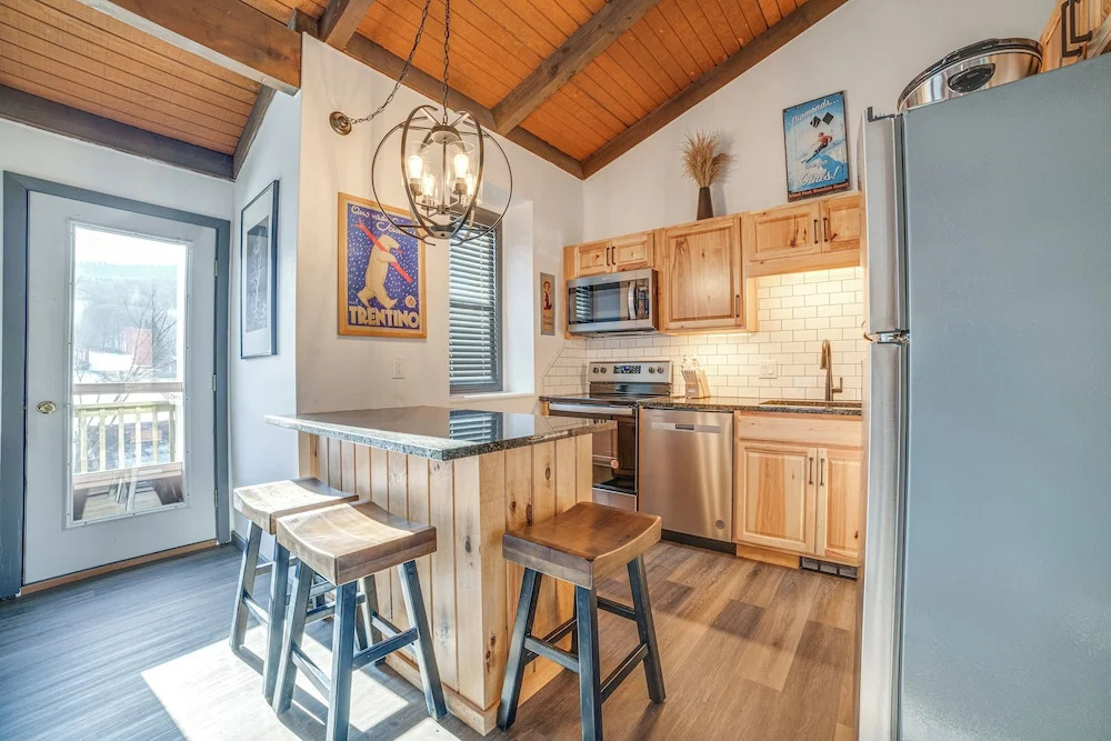 Chic Greek Peak Ski Resort Townhome w/ Balconies!