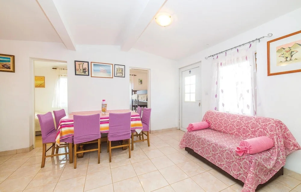 Beautiful Home in Kanica With Wifi and 3 Bedrooms