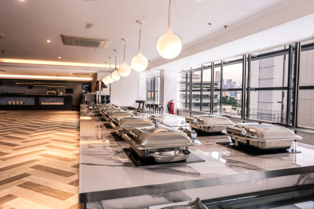 Days Hotel & Suites by Wyndham KL - Chan Sow Lin MRT or LRT