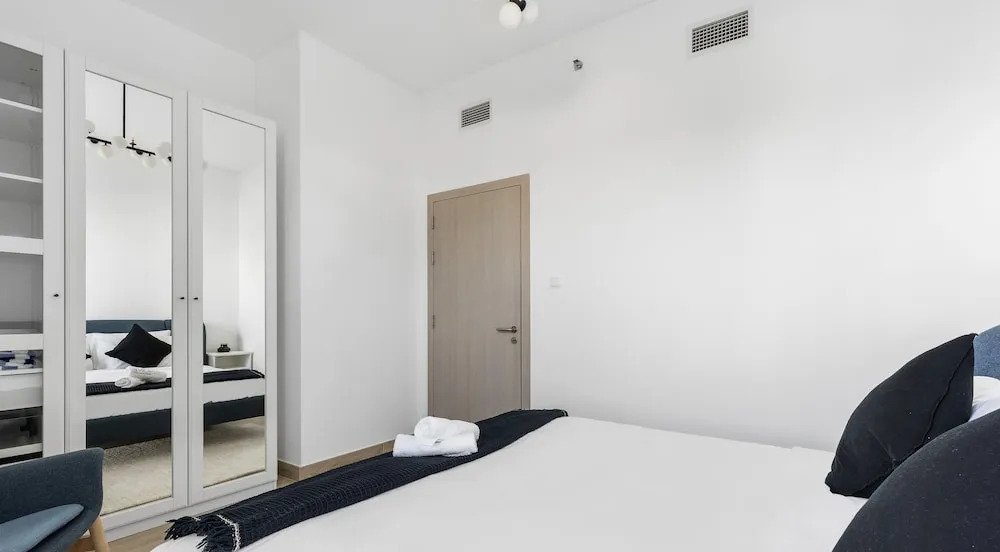 WelHome - Apt Close to Yas Waterworld and Ferrari Circuits
