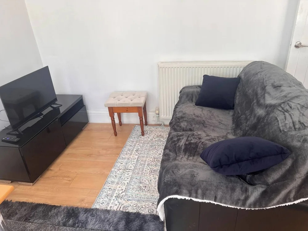 Cozy 3 Bedroom Home in Leeds, Perfect for Families and Groups