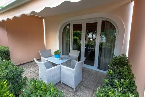 Over Sea Rooms & Villas