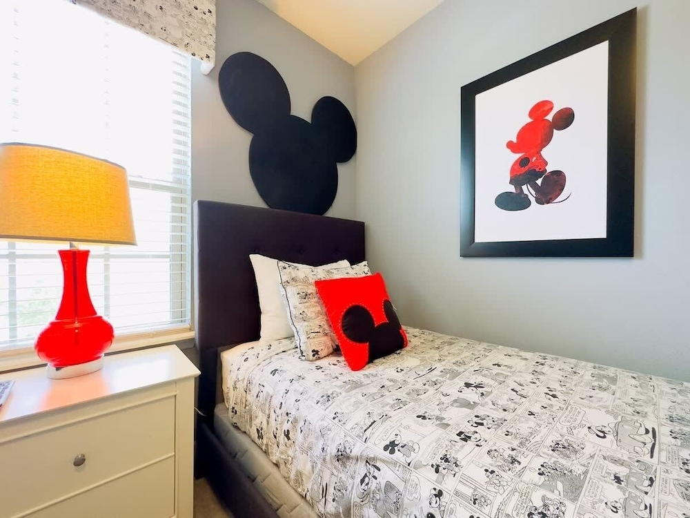 Villa Near Disney Themed Luxury 5bd With Pool 5 Bedroom Home