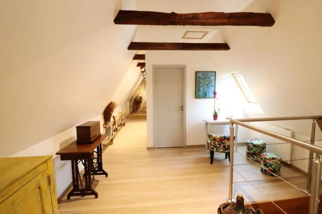 Villa spacieuse à Vieillevie avec piscine privée - 180 m²