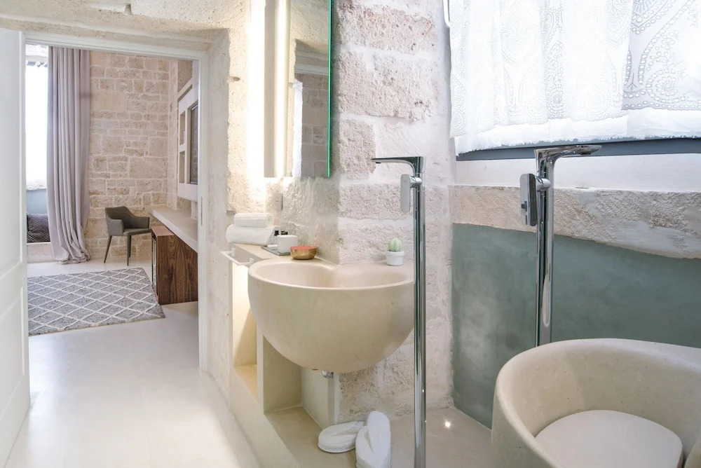 Vico Bianco Raro Smart Rooms Collection