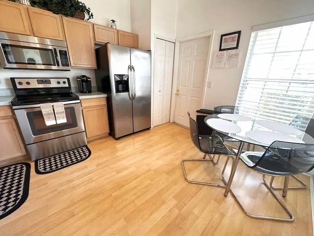 Less than 10 minutes from Disney 3Bd Villa with Pool
