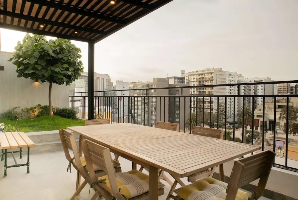 w Inviting 3BR w Balcony in Hip Miraflores