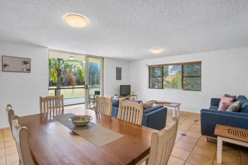 2/56 Lawson Street@Clarkes Beach