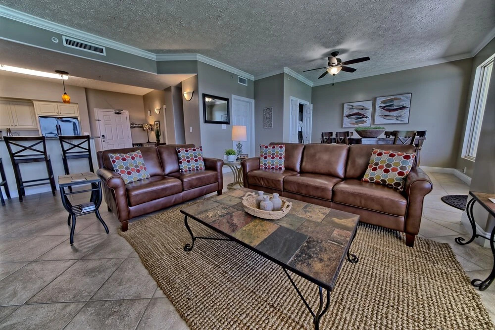 Luxurious High-Rise Condo with Spacious Balcony Facing the Ocean - Unit 1805 by RedAwning