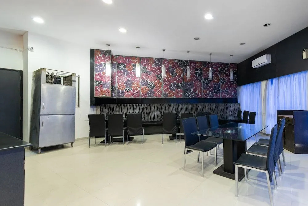 Collection O 47553 Oriental Residency