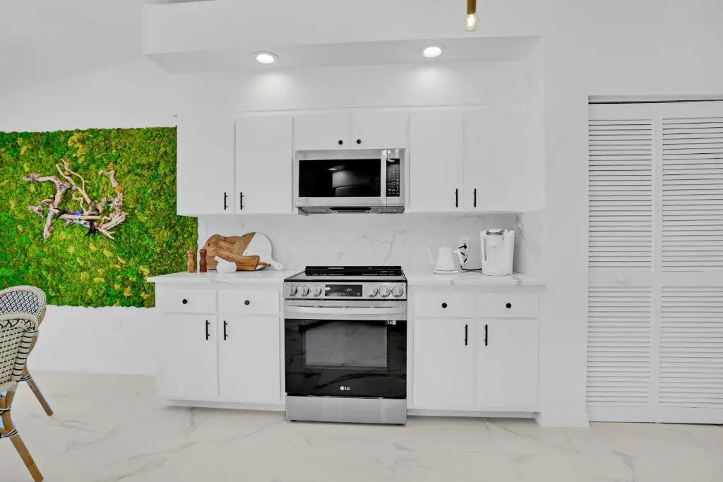 Glamorous 3-Bedroom Villa with Heated Pool Sarasota Area
