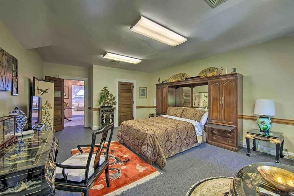 8 Mi to Hersheypark: Luxe Manor in Annville
