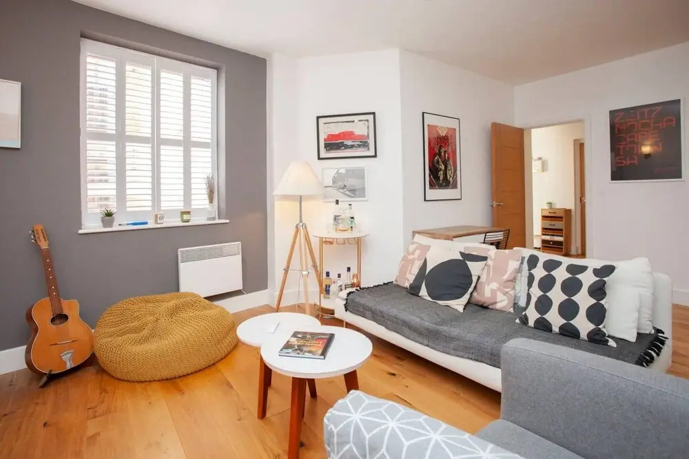 Central Designer 2 Bedroom Apartment in Portland Square