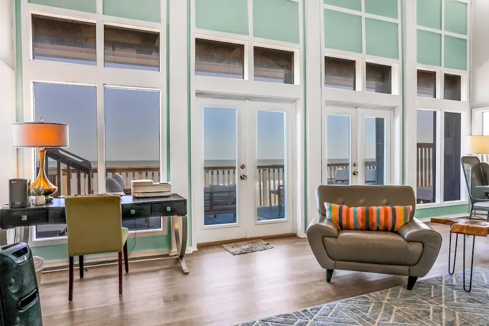 Gorgeous Beachfront Home With Inviting Deck & Patio, Hammock, Amazing Views