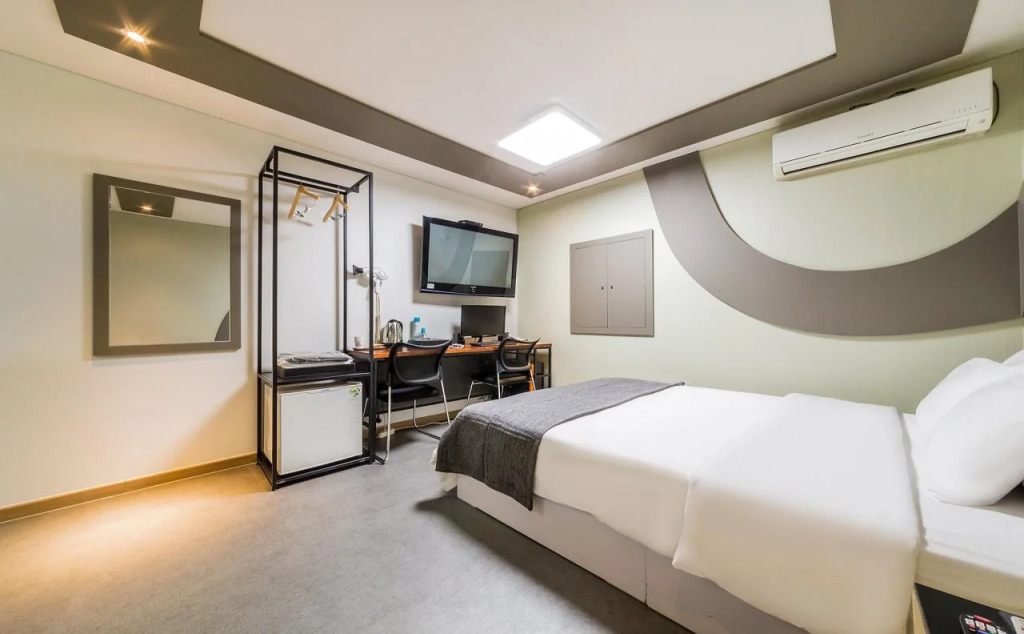 Cube Hotel