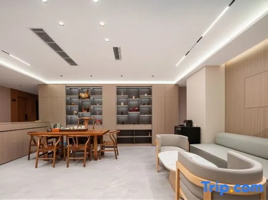 Bairui Light Luxury Hotel (Guiyang Taiping Road Network Honglu Spray Pool Subway Station Branch)