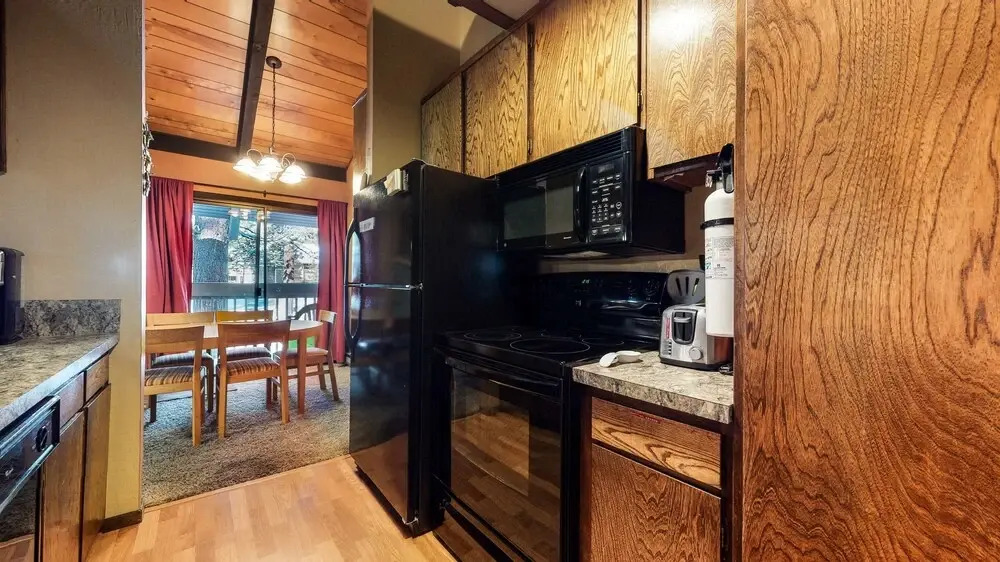 Horizons 4 186 Centrally Located, Spacious Mammoth Home with Cozy Fireplace by RedAwning