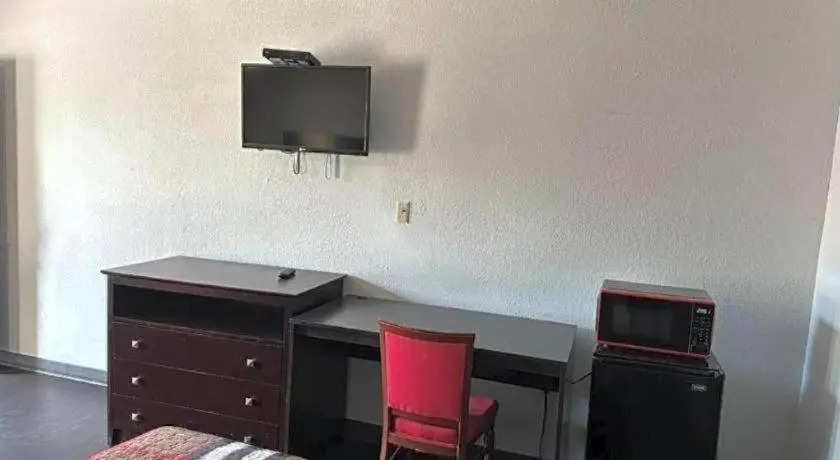 DELUXE INN augusta