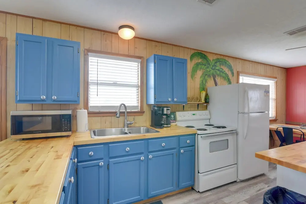 1/2 Mi to Gulf: Family Home in Crystal Beach!