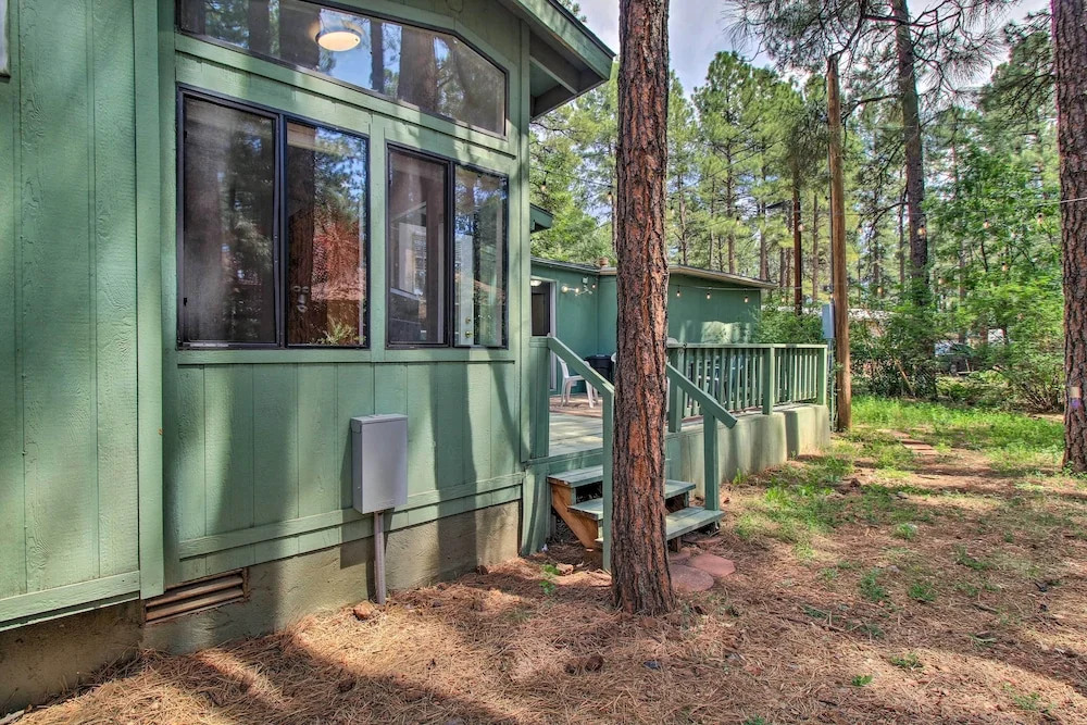 Woodsy Retreat w/ Deck - 2 Mi to Rainbow Lake!