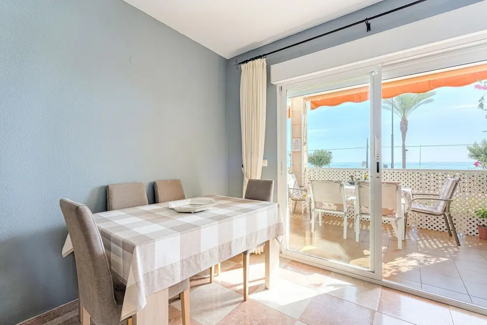Delightful Apartment in El Campello with Swimming Pool near Sea Beach
