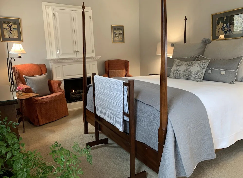 1795 Acorn Inn Bed and Breakfast