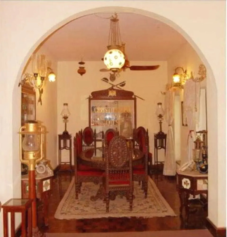 Newtons Manor