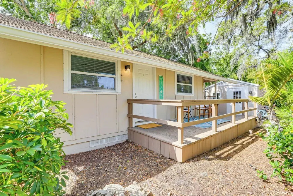Inviting Sarasota Cottage: 5 Mi to Beach Access!