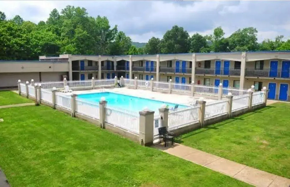 Travelers Place Inn & Suites