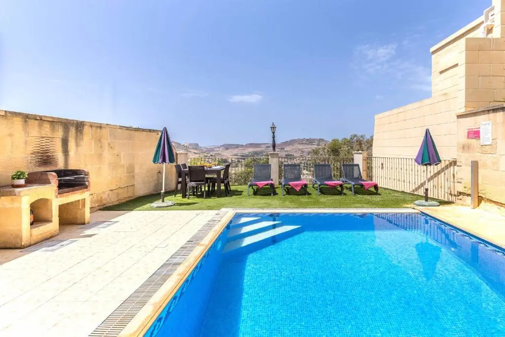 Ta Lucija Sleeps 4 with Private Pool