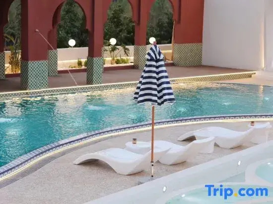 Lis Amman Holiday Villa Seaview Pool Estate Hotel (Erhai Airport Branch)