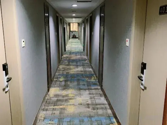 Yunshang Manju Hotel(云上曼居酒店(宁波奉化银泰城店))