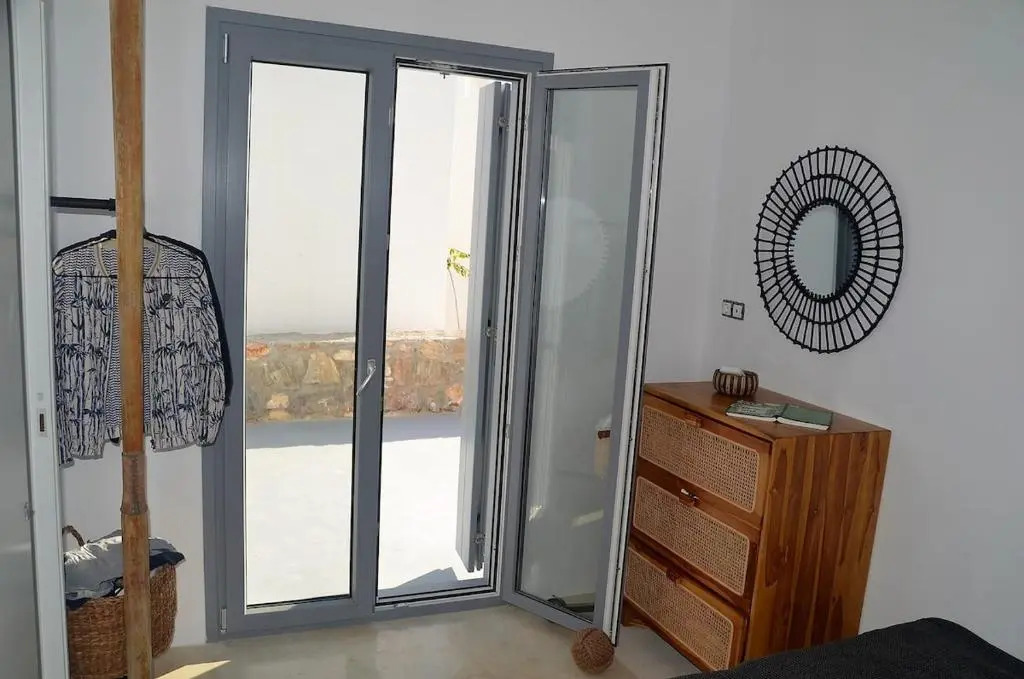 The Hedonist Square cycladic house with sea view