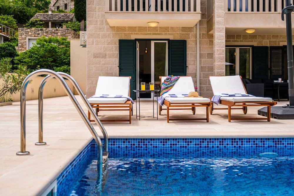 House Villa Gold