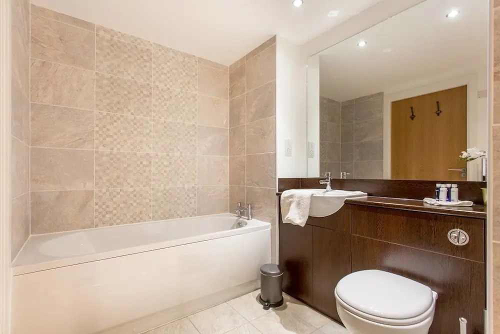 Luxury Penthouse Secc/hydro W/balcony & Parking