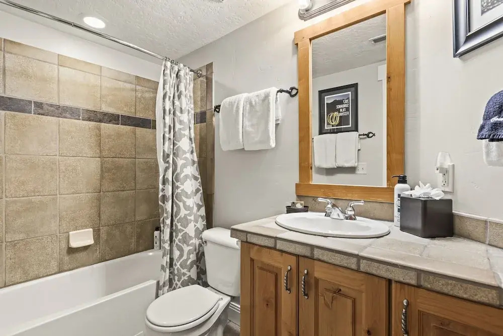 Town Pointe C101 3 Bedroom Condo by RedAwning