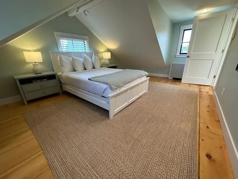 Epic Downtown Newport location w Parking