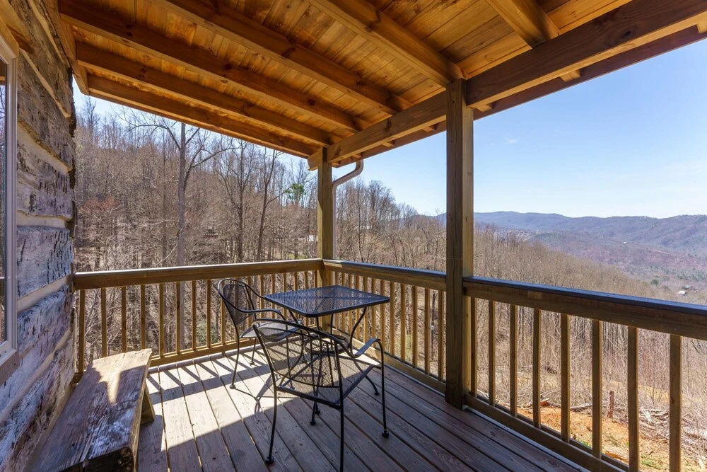 Sheriff s Cabin Mountain View Hot Tub Antique Logs Featured on Barnwood Builders Great Location