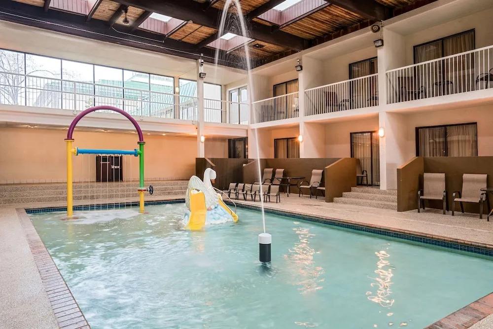 Ramada Plymouth Hotel And Conference Center