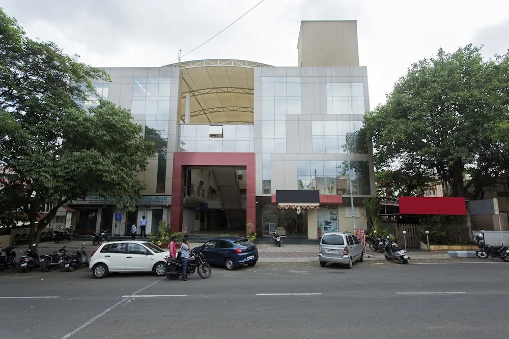 OYO 1647 Hotel Regent