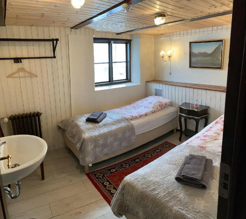 Einarshúsid Guesthouse