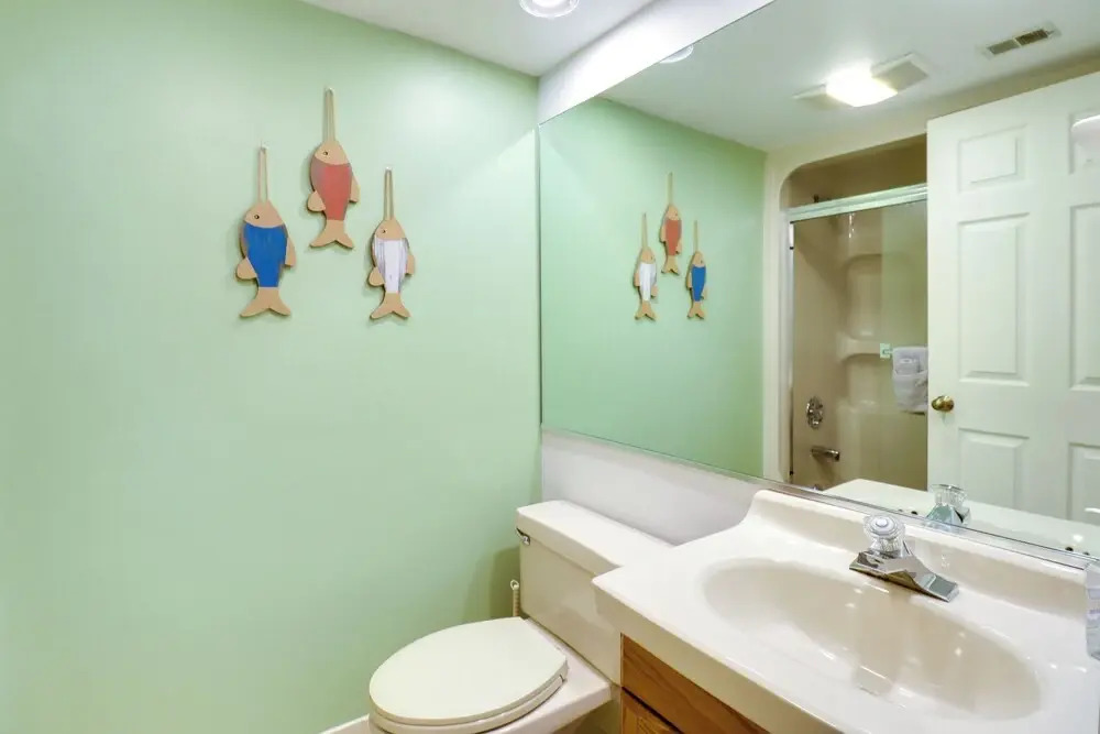 Game Room & Bbq: Waterfront Lake Harmony Condo!