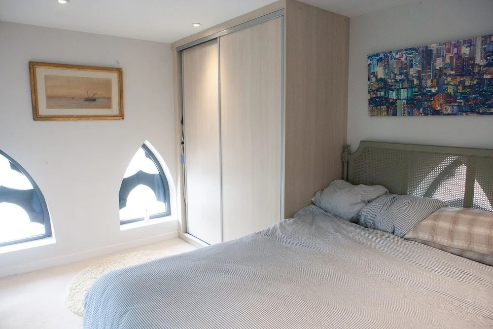 Modern 1 Bedroom Flat in Converted Church
