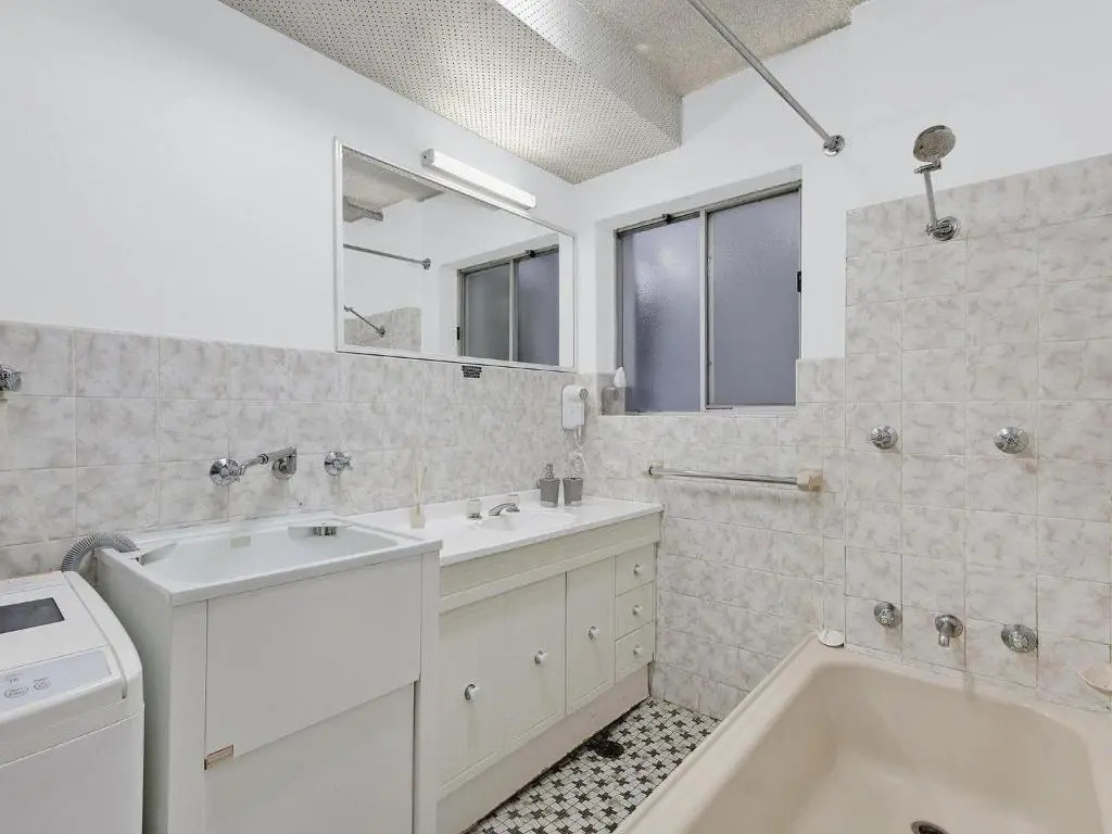 Dolphin Court - Unit 5